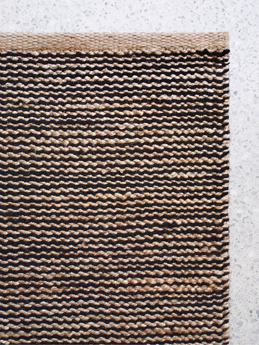 Armadillo Drift Weave - Natural and Black details
