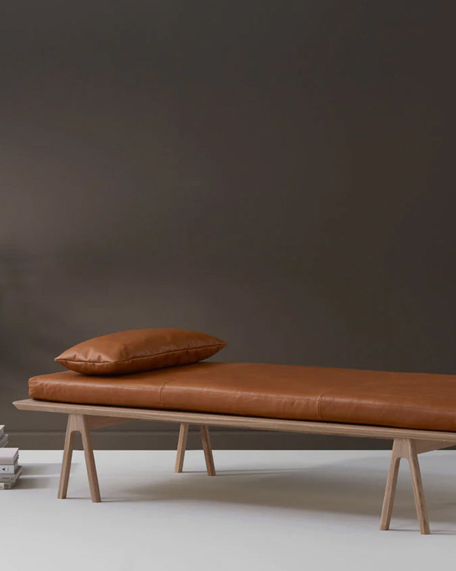 Level Daybed - Oak with Leather